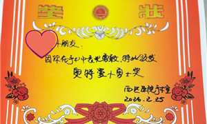 无影灯下藏温柔，为小勇士加冕荣光！被这一幕暖到了