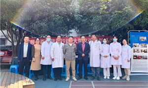 关爱老人健康 传递医者温情｜我院开展“健康进社区”义诊活动