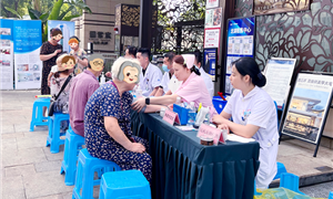 暑意正酣 安康相伴 | 成都西区医院健康咨询服务走进紫宸小区